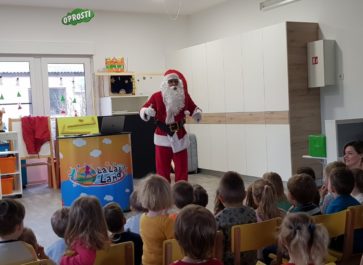 Interaktivna predstava DJ Djed Mraz